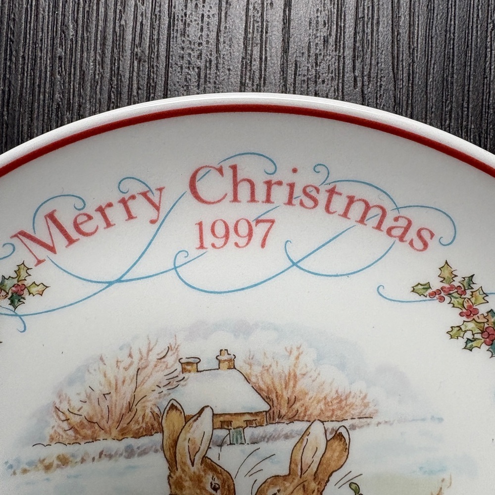 Vintage Wedgwood Peter Rabbit Christmas Collector Plate 1997 Made in England NIB - Picture 6 of 13